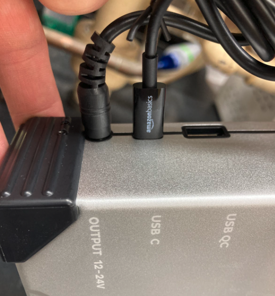 ../_images/batteryPlugIn.png
